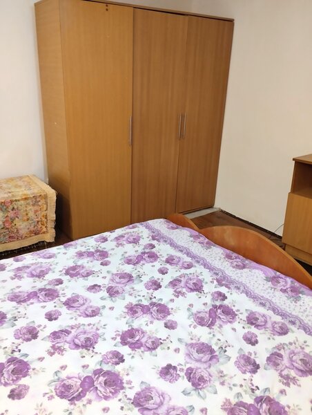 Rahova, str. Crizantemelor, la curte, parcare, contract ANAF