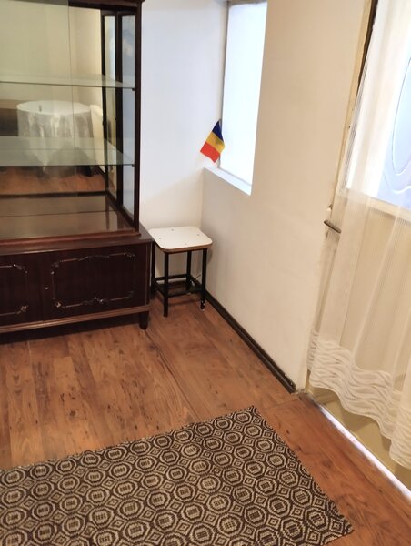 Rahova, str. Crizantemelor, la curte, parcare, contract ANAF