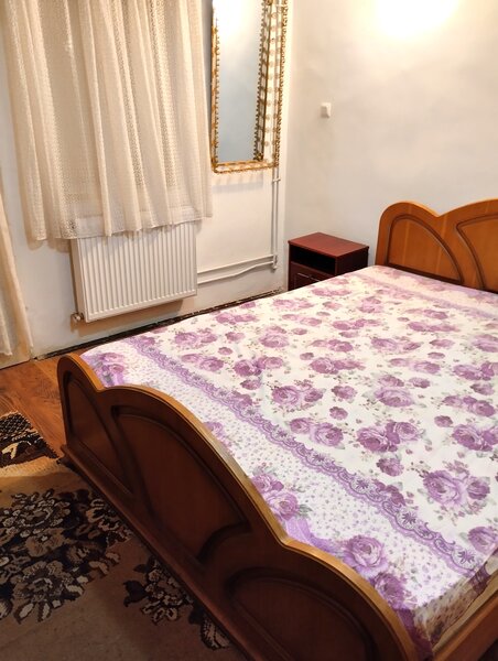 Rahova, str. Crizantemelor, la curte, parcare, contract ANAF