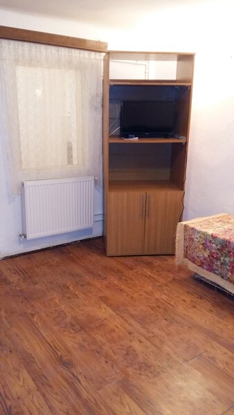 Rahova, str. Crizantemelor, la curte, parcare, contract ANAF