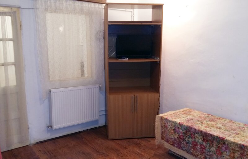 Rahova, str. Crizantemelor, la curte, parcare, contract ANAF